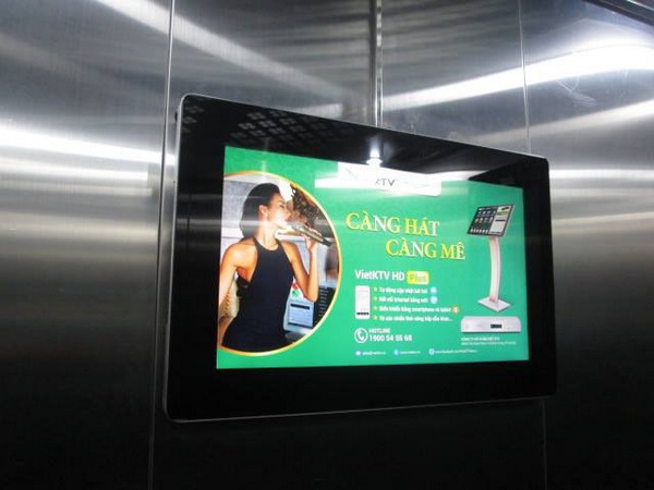 màn hình led quảng cáo trong thang máy 2