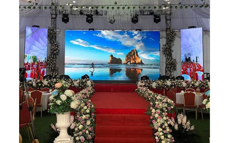 sua-man-hinh-led-tiẹc-cuoi