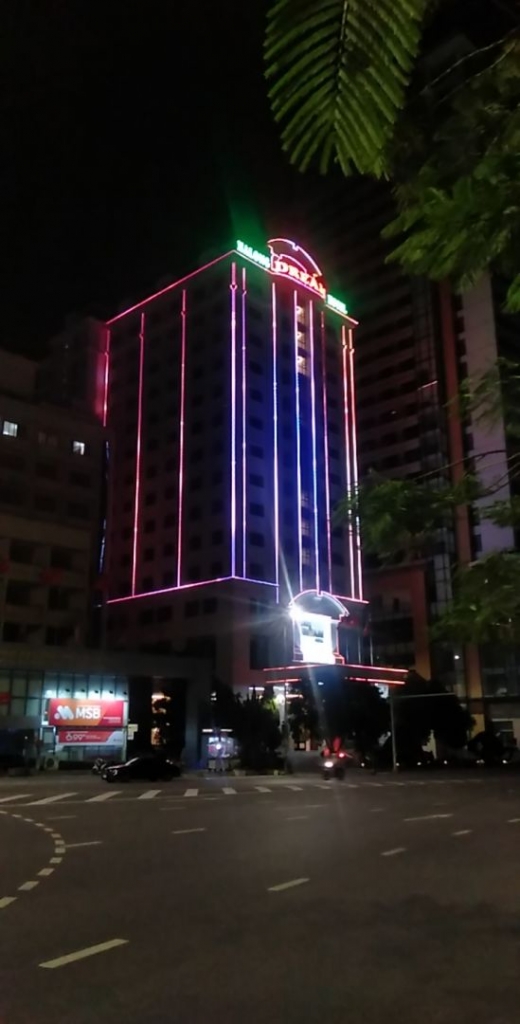 Thi công LED trang trí tòa nhà Quận 2